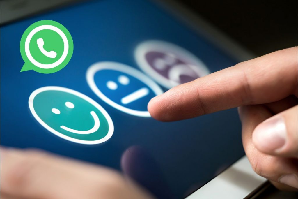 emoji di layar tablet dan icon WhatsApp